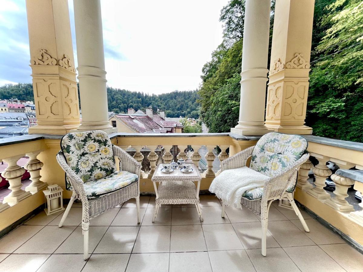 Bohemian City - Amazing View, Garage Karlovy Vary Kültér fotó