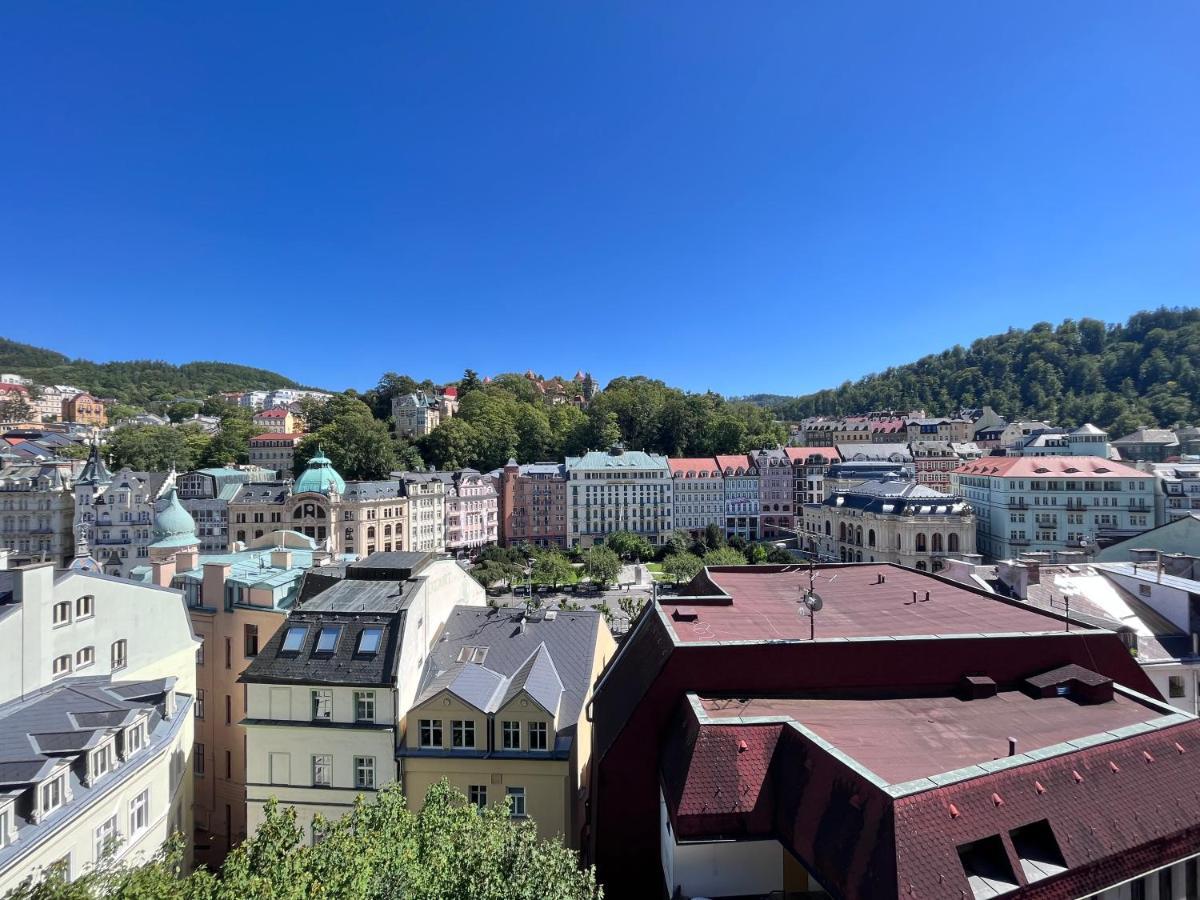 Bohemian City - Amazing View, Garage Karlovy Vary Kültér fotó