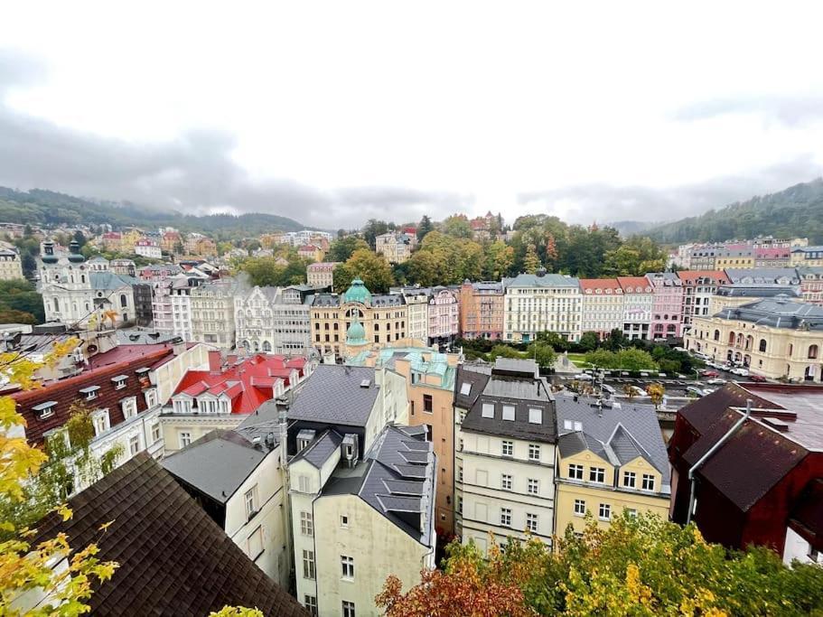 Bohemian City - Amazing View, Garage Karlovy Vary Kültér fotó